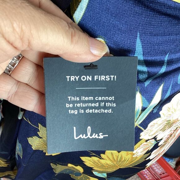 NWT Lulus Love Is Life Navy Blue Floral Print Wrap Dress Women’s Medium - Picture 10 of 14